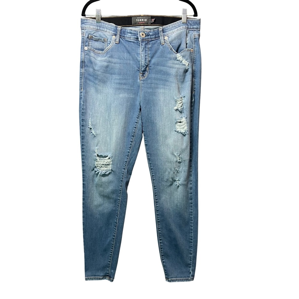 Torrid Premium Denim Jeans Plus Size 16R Light‎ Wash Distressed Ripped